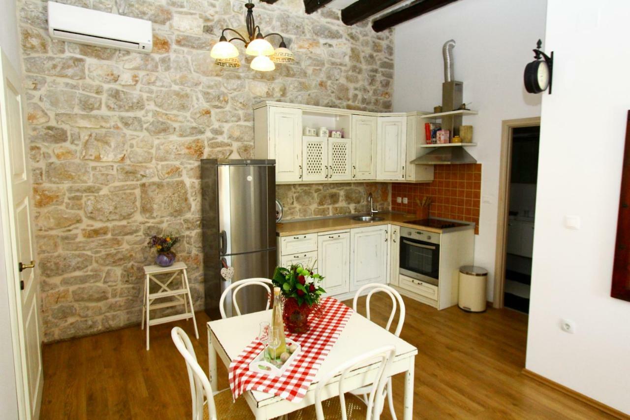 Old House Apartment *