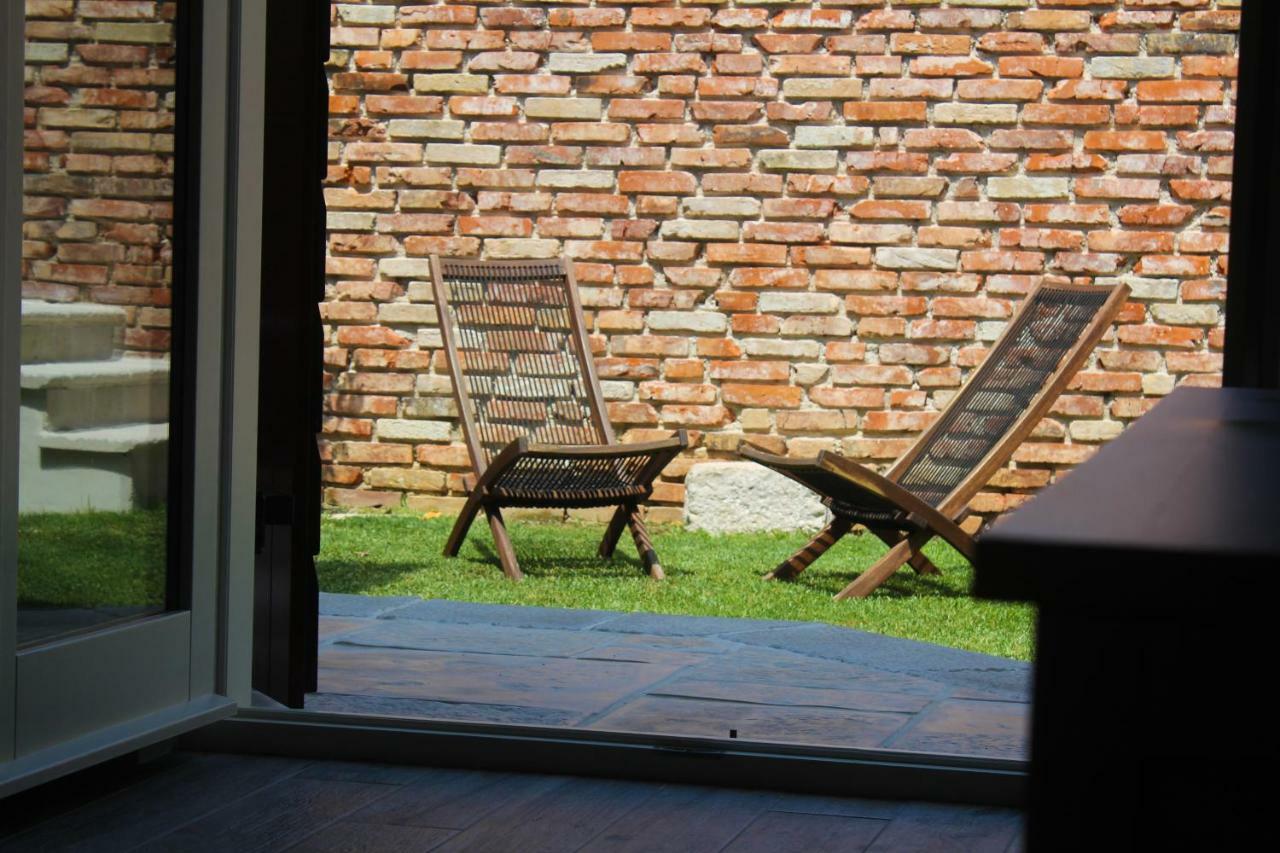 Old House Apartment *